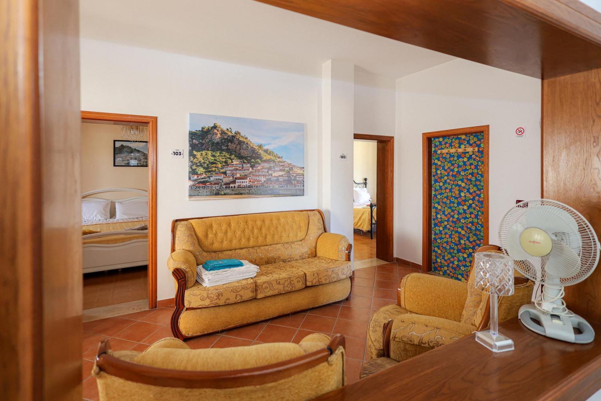 Bed and Breakfast Casa La Pieve Berat Exterior foto
